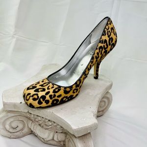 Guess Leopard Print Closed Toe Pumps NWOT